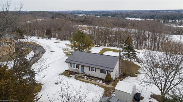 3657 Round Lake Road, House detached with 3 bedrooms, 2 bathrooms and 3 parking in South Frontenac ON | Image 1