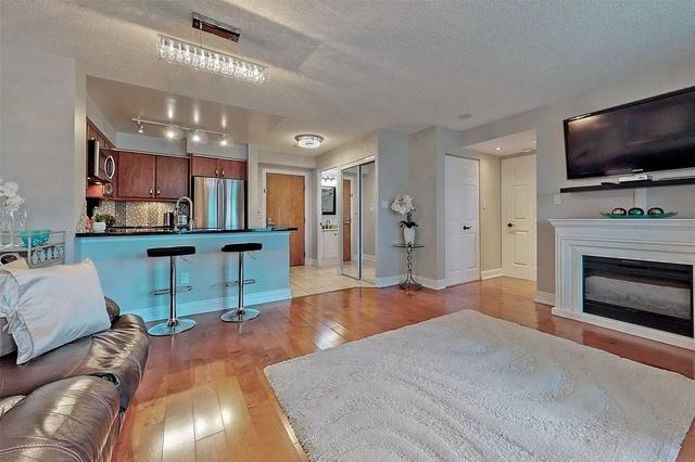 1013 - 23 Lorraine Dr, Condo with 2 bedrooms, 2 bathrooms and 1 parking in Toronto ON | Image 9