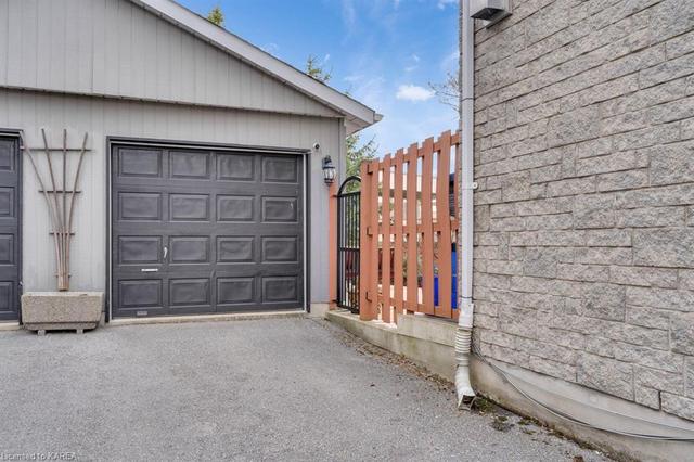 33 Yonge Street, House semidetached with 2 bedrooms, 3 bathrooms and 4 parking in Kingston ON | Image 27