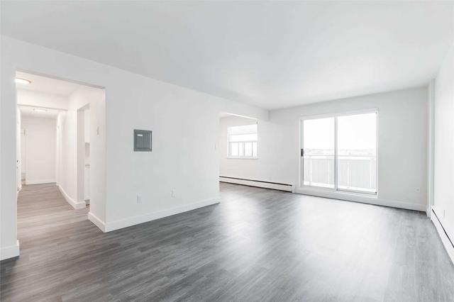 805 - 80 Speers Rd, Condo with 2 bedrooms, 1 bathrooms and 1 parking in Oakville ON | Image 1