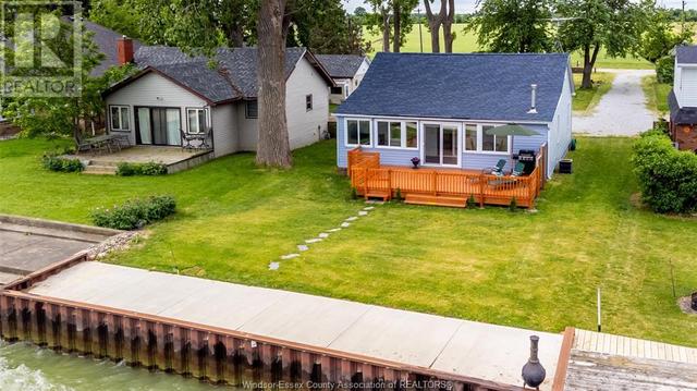 9502 St. Clair Road, House detached with 2 bedrooms, 1 bathrooms and null parking in Lakeshore ON | Image 2