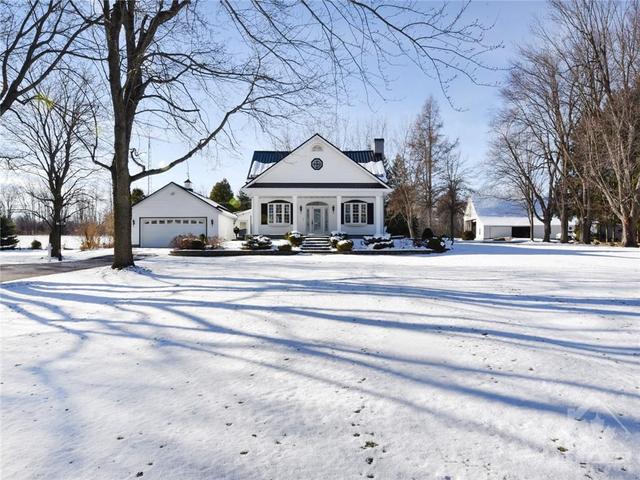 2940 County 20 Road, House detached with 4 bedrooms, 4 bathrooms and 10 parking in North Glengarry ON | Card Image