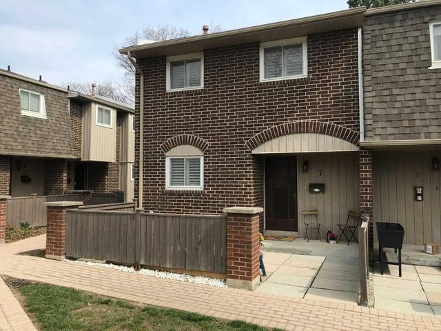 7 - 1302 Guelph Line, Townhouse with 3 bedrooms, 3 bathrooms and 2 parking in Burlington ON | Image 1
