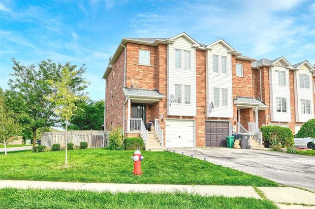 85 Ozner Crt, House attached with 3 bedrooms, 3 bathrooms and 4 parking in Brampton ON | Image 1