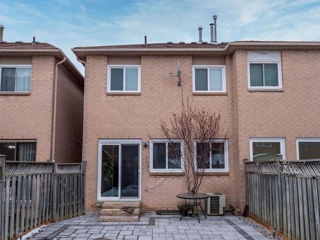 104 Richwood Cres, House attached with 3 bedrooms, 3 bathrooms and 3 parking in Brampton ON | Image 22