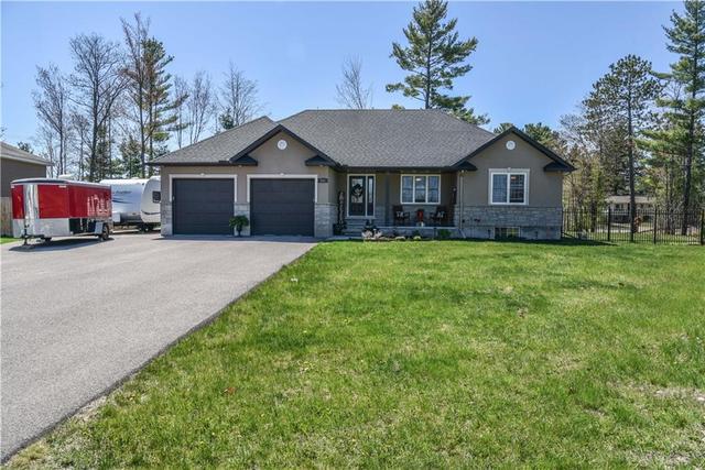 221 Oriole Crescent, House detached with 4 bedrooms, 3 bathrooms and 6 parking in Petawawa ON | Image 1