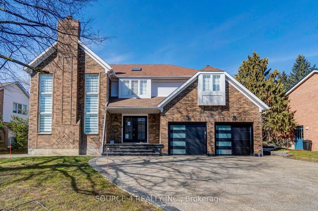 450 Regency Cres, House detached with 4 bedrooms, 3 bathrooms and 6 parking in Waterloo ON | Image 1