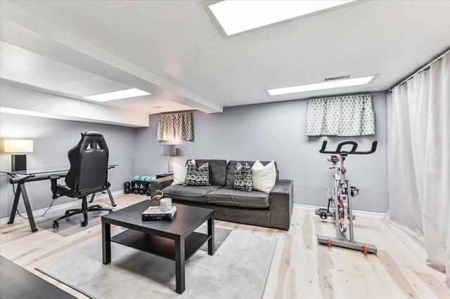 113 Royal York Rd, House detached with 2 bedrooms, 2 bathrooms and 3 parking in Toronto ON | Image 11