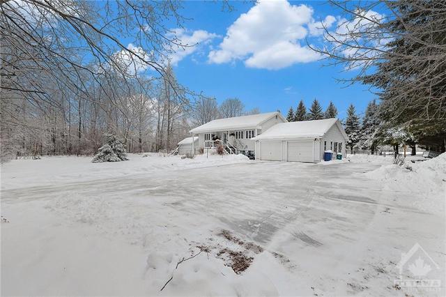 54 Strickland Road, House detached with 4 bedrooms, 2 bathrooms and 10 parking in Rideau Lakes ON | Image 19