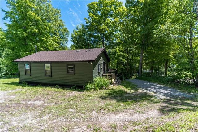 8 Fire Route 27, House detached with 2 bedrooms, 1 bathrooms and 4 parking in Trent Lakes ON | Image 16