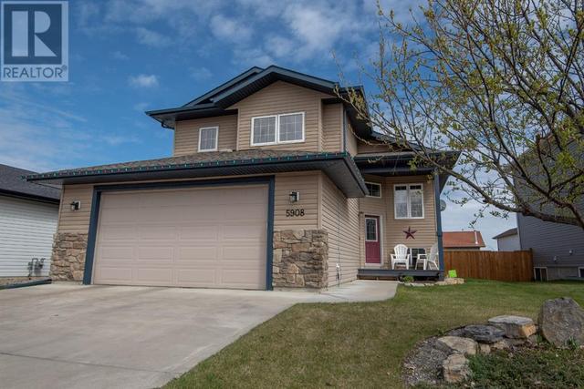 5908 67 Avenue, House detached with 5 bedrooms, 3 bathrooms and 2 parking in Rocky Mountain House AB | Image 2