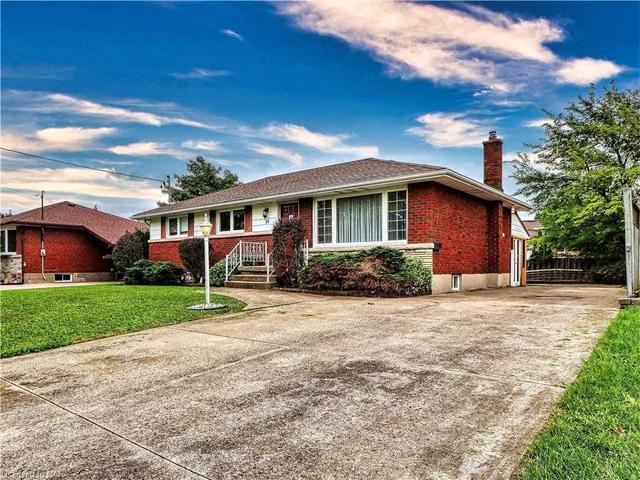18 Hawthorne Ave, House detached with 3 bedrooms, 2 bathrooms and 5 parking in St. Catharines ON | Image 32