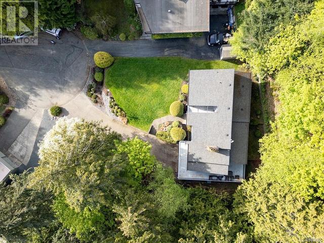 5095 Catalina Terr, House detached with 4 bedrooms, 3 bathrooms and 6 parking in Saanich BC | Image 39