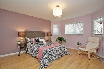 100 Booth Cres, House detached with 3 bedrooms, 3 bathrooms and 4 parking in Ajax ON | Image 3