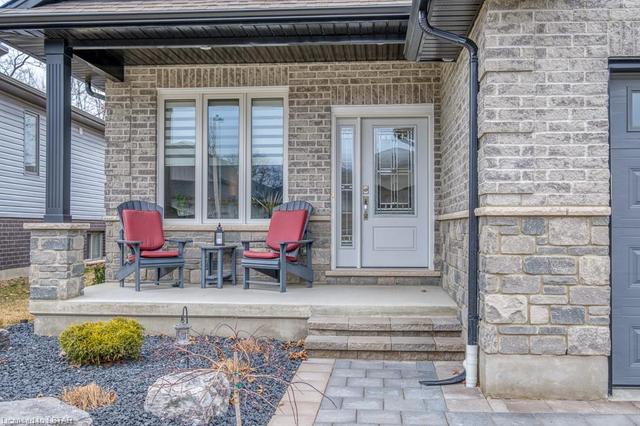 45 Veale Crescent, House detached with 3 bedrooms, 3 bathrooms and 2 parking in Strathroy Caradoc ON | Image 2