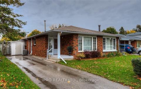 162 Mooregate Cres, House semidetached with 3 bedrooms, 2 bathrooms and 3 parking in Kitchener ON | Card Image