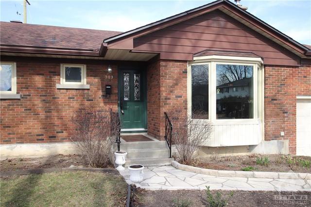 989 Connaught Avenue, House detached with 3 bedrooms, 3 bathrooms and 4 parking in Ottawa ON | Image 3