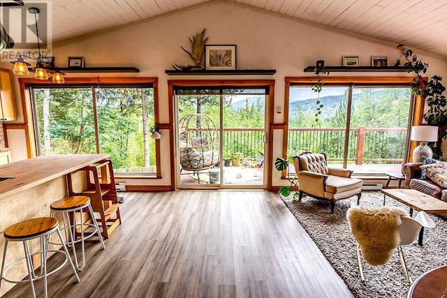 21674 Kitseguecla Loop Road, House detached with 4 bedrooms, 2 bathrooms and null parking in Bulkley Nechako A BC | Image 10