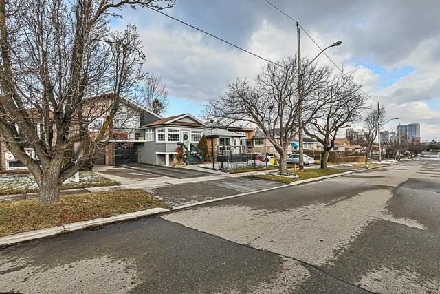 32 Tourmaline Dr, House semidetached with 3 bedrooms, 1 bathrooms and 3 parking in Toronto ON | Image 13