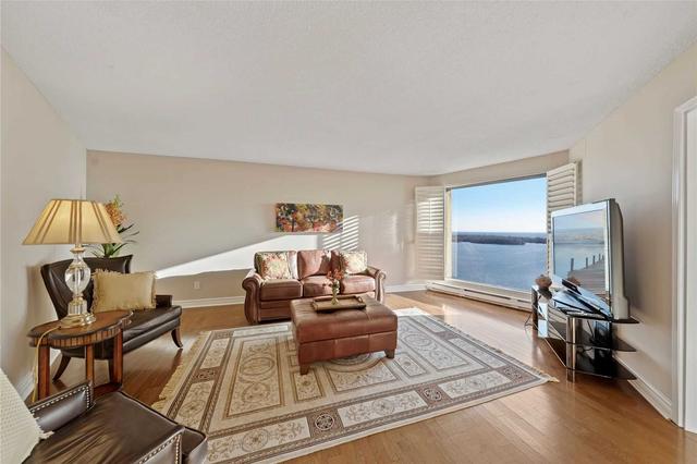 2508 - 65 Harbour Sq, Condo with 2 bedrooms, 2 bathrooms and 1 parking in Toronto ON | Image 4