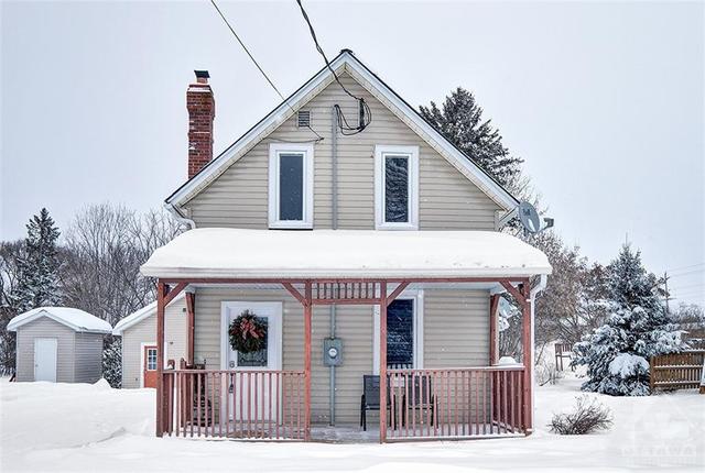102 Maria Street, House detached with 3 bedrooms, 2 bathrooms and 6 parking in Ottawa ON | Image 1