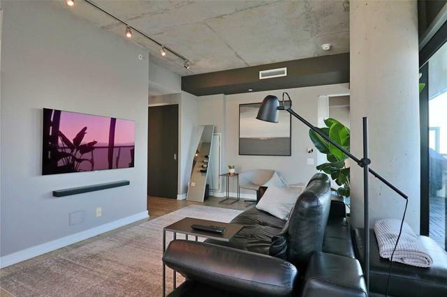 2806 - 11 Charlotte St, Condo with 2 bedrooms, 1 bathrooms and 1 parking in Toronto ON | Image 9