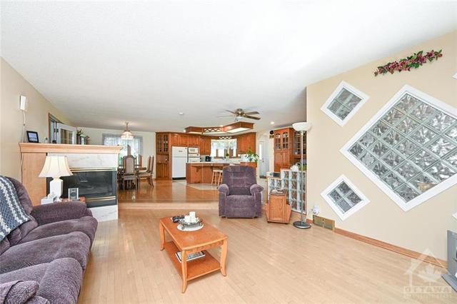 3805 Big Rideau Lake Road, House detached with 3 bedrooms, 2 bathrooms and 12 parking in Rideau Lakes ON | Image 5