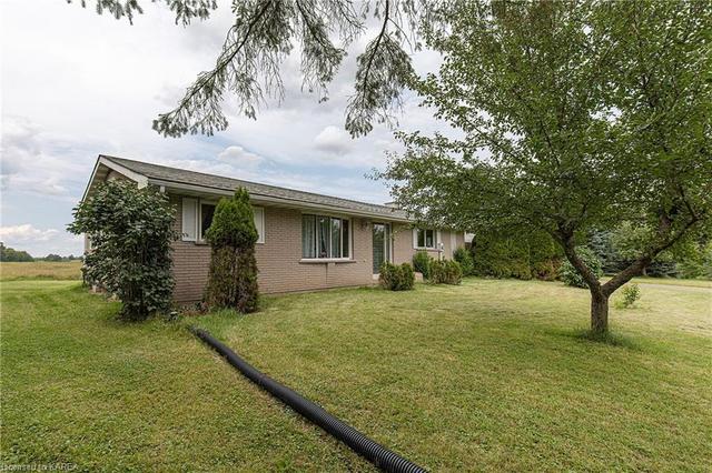 4288 Highway 2 Highway, House detached with 3 bedrooms, 1 bathrooms and 15 parking in Kingston ON | Image 2