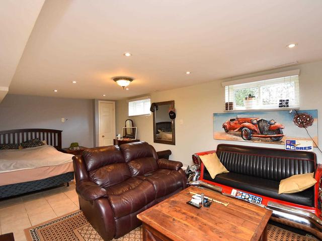 26 Gregory St, House detached with 4 bedrooms, 3 bathrooms and 9 parking in Brampton ON | Image 14