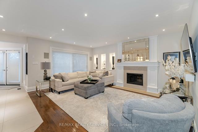 44 Montressor Dr, House detached with 4 bedrooms, 4 bathrooms and 4 parking in Toronto ON | Image 6