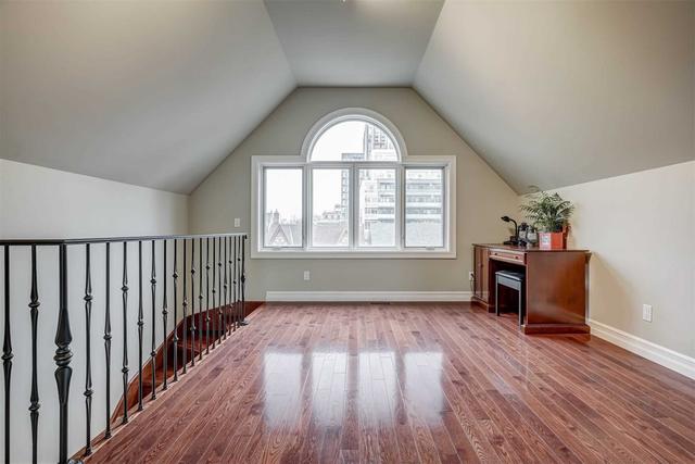 329 Lippincott St, House detached with 4 bedrooms, 4 bathrooms and 2 parking in Toronto ON | Image 15
