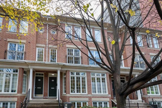 23 Niagara St, Townhouse with 3 bedrooms, 3 bathrooms and 1 parking in Toronto ON | Image 1