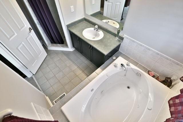 3307 Laburnum Cres, House detached with 4 bedrooms, 3 bathrooms and 2 parking in Mississauga ON | Image 13