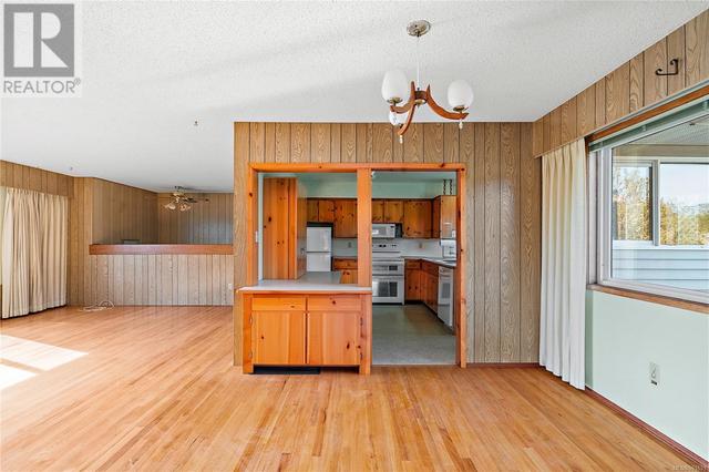 8978 Mainwaring Rd, House detached with 3 bedrooms, 2 bathrooms and 3 parking in North Saanich BC | Image 6