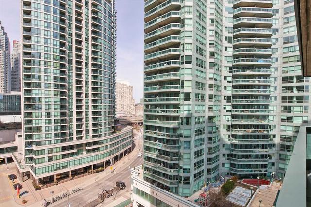 1011 - 10 Queens Quay W, Condo with 2 bedrooms, 2 bathrooms and 1 parking in Toronto ON | Image 19