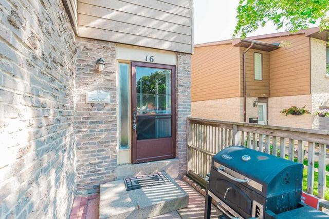 16 - 16 Foster Cres, Townhouse with 3 bedrooms, 2 bathrooms and 1 parking in Brampton ON | Image 4