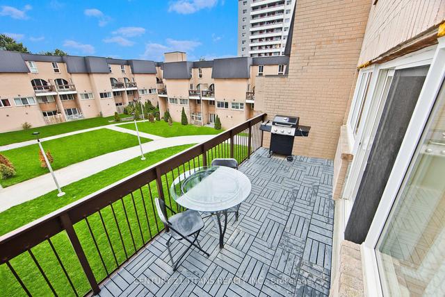 2102 - 100 Mornelle Crt, Townhouse with 4 bedrooms, 3 bathrooms and 1 parking in Toronto ON | Image 8
