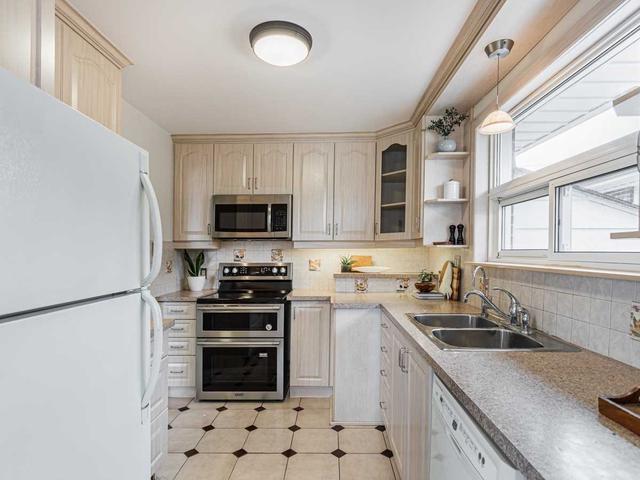 42 Jeffton Cres, House detached with 3 bedrooms, 2 bathrooms and 4 parking in Toronto ON | Image 2