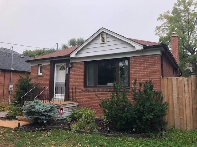 97 Edgecroft Rd, House detached with 2 bedrooms, 2 bathrooms and 6 parking in Toronto ON | Image 1