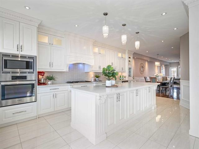 19 Estoril Terr, House detached with 3 bedrooms, 4 bathrooms and 2 parking in Toronto ON | Image 3