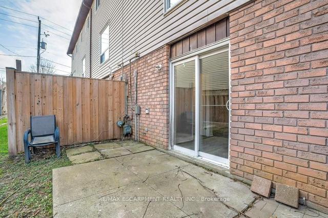 d - 24 Bond St, Townhouse with 3 bedrooms, 2 bathrooms and 2 parking in Brantford ON | Image 9