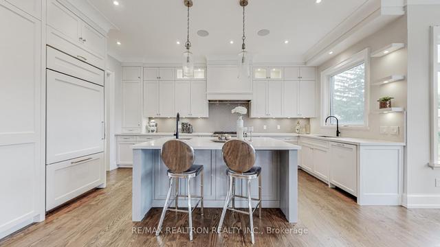 165 Old Sheppard Ave, House detached with 4 bedrooms, 6 bathrooms and 6 parking in Toronto ON | Image 2