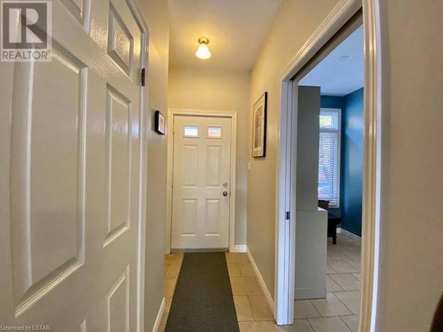 unit 2 - 1415 Commissioners Rd W, Townhouse with 3 bedrooms, 2 bathrooms and 2 parking in London ON | Image 12