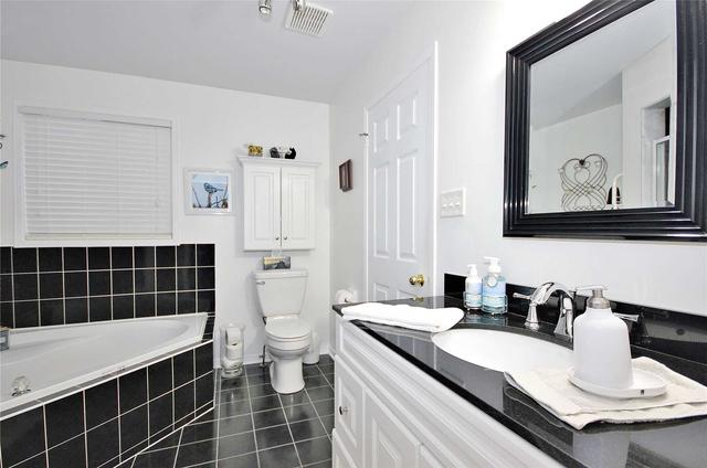 108 Violet St, House detached with 2 bedrooms, 3 bathrooms and 5.5 parking in Barrie ON | Image 7