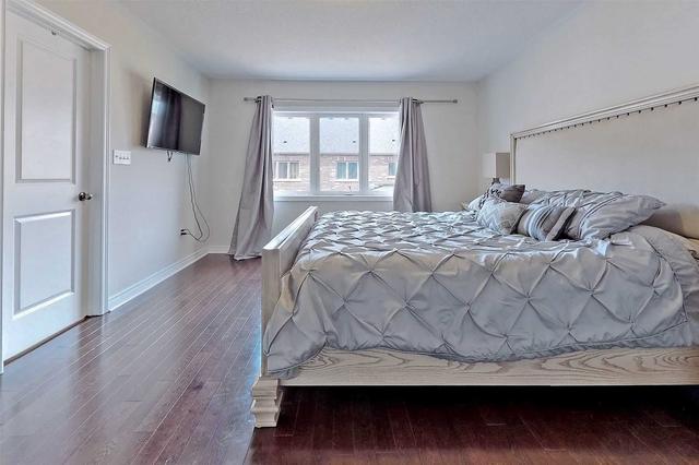 11 Pennycross Cres, House attached with 3 bedrooms, 3 bathrooms and 3 parking in Brampton ON | Image 14