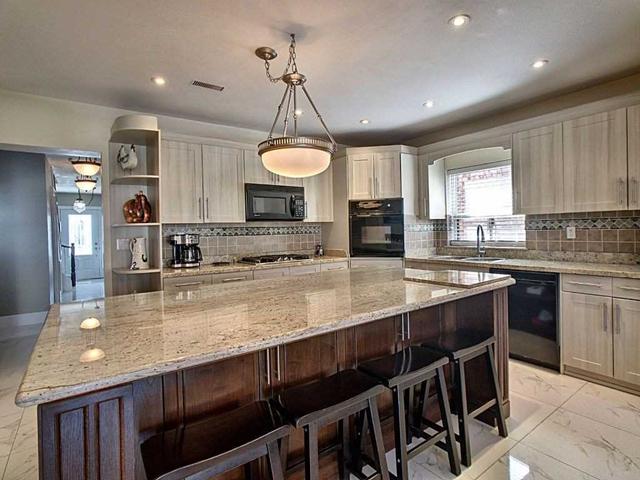 1122 Glencairn Ave, House detached with 4 bedrooms, 4 bathrooms and 6 parking in Toronto ON | Image 2