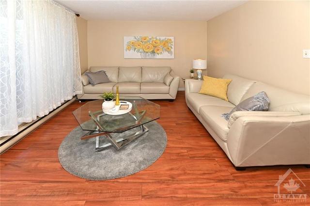 315 - 2020 Jasmine Crescent, Condo with 3 bedrooms, 2 bathrooms and 1 parking in Ottawa ON | Image 9