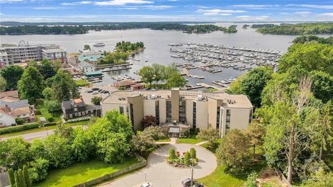 203 - 50 Market Street, Condo with 2 bedrooms, 2 bathrooms and 3 parking in Gananoque ON | Card Image