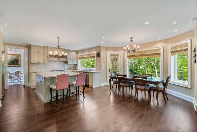 25 Sifton Crt, House detached with 4 bedrooms, 8 bathrooms and 9 parking in Toronto ON | Image 3