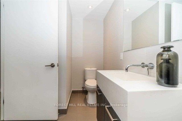 813 - 560 King St W, Condo with 1 bedrooms, 1 bathrooms and 1 parking in Toronto ON | Image 4